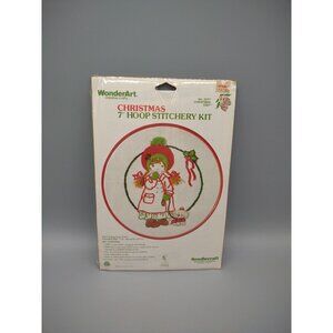 Vintage Wonder Art USA 7" Hoop Stitchery Kit 5577 Christmas Visit Girl Puppy Dog